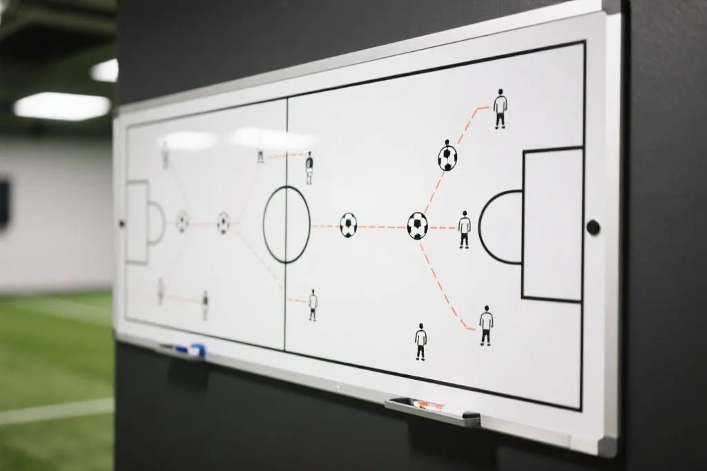 世界杯冠军分析：从控球到反击，揭秘冠军战术密码